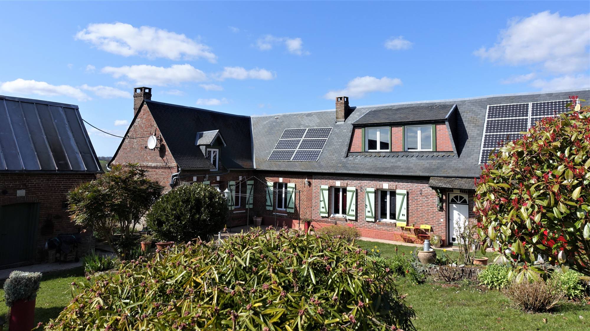 A vendre belle maison de campagne d'environ 110 m² habitables, 4 chambres, à deux pas de Blangy/Bresle 76340 et de l'A28 ( Baie de Somme )