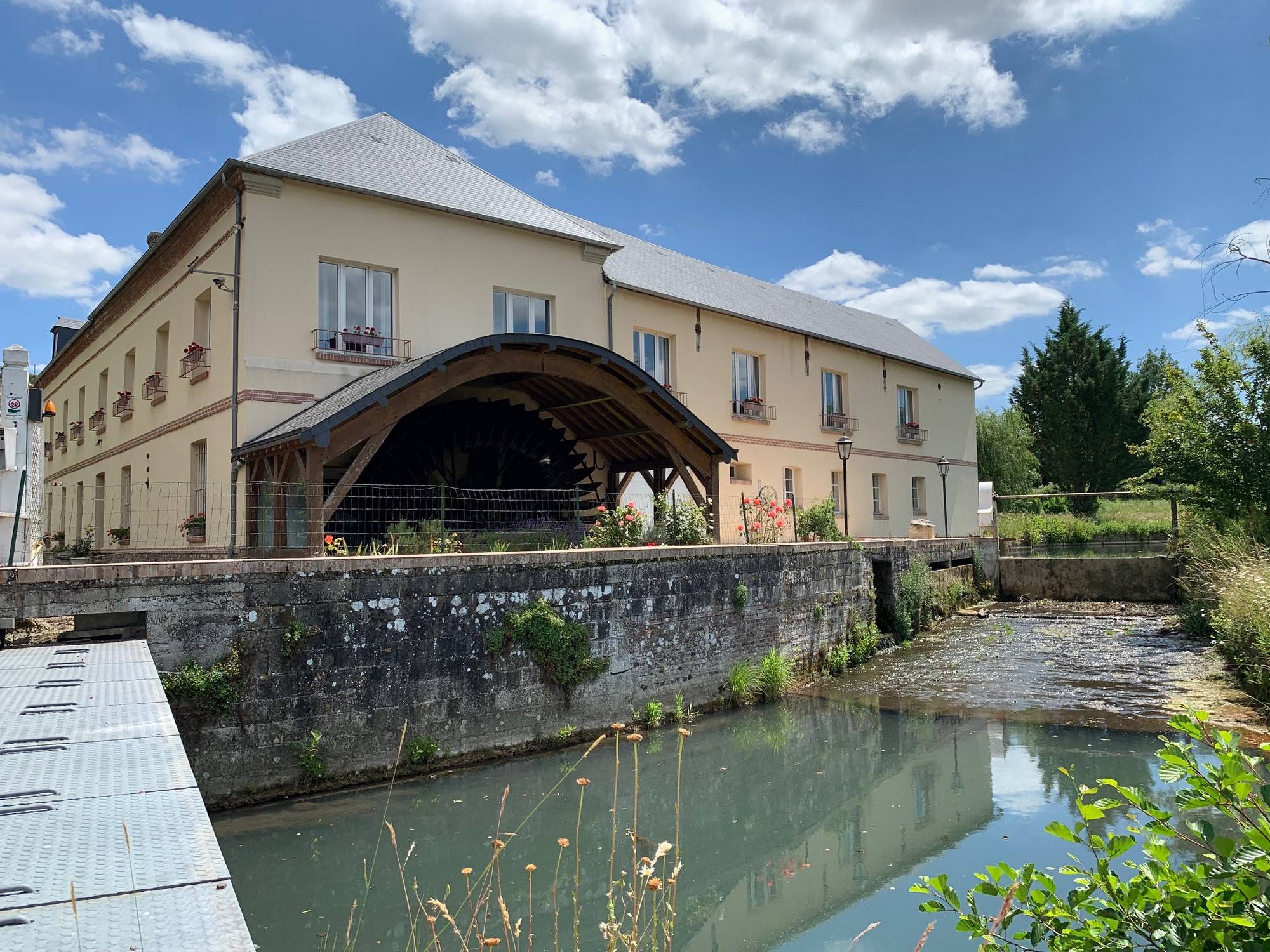 A vendre Moulin à eau  et ses 2 hectares en Normandie