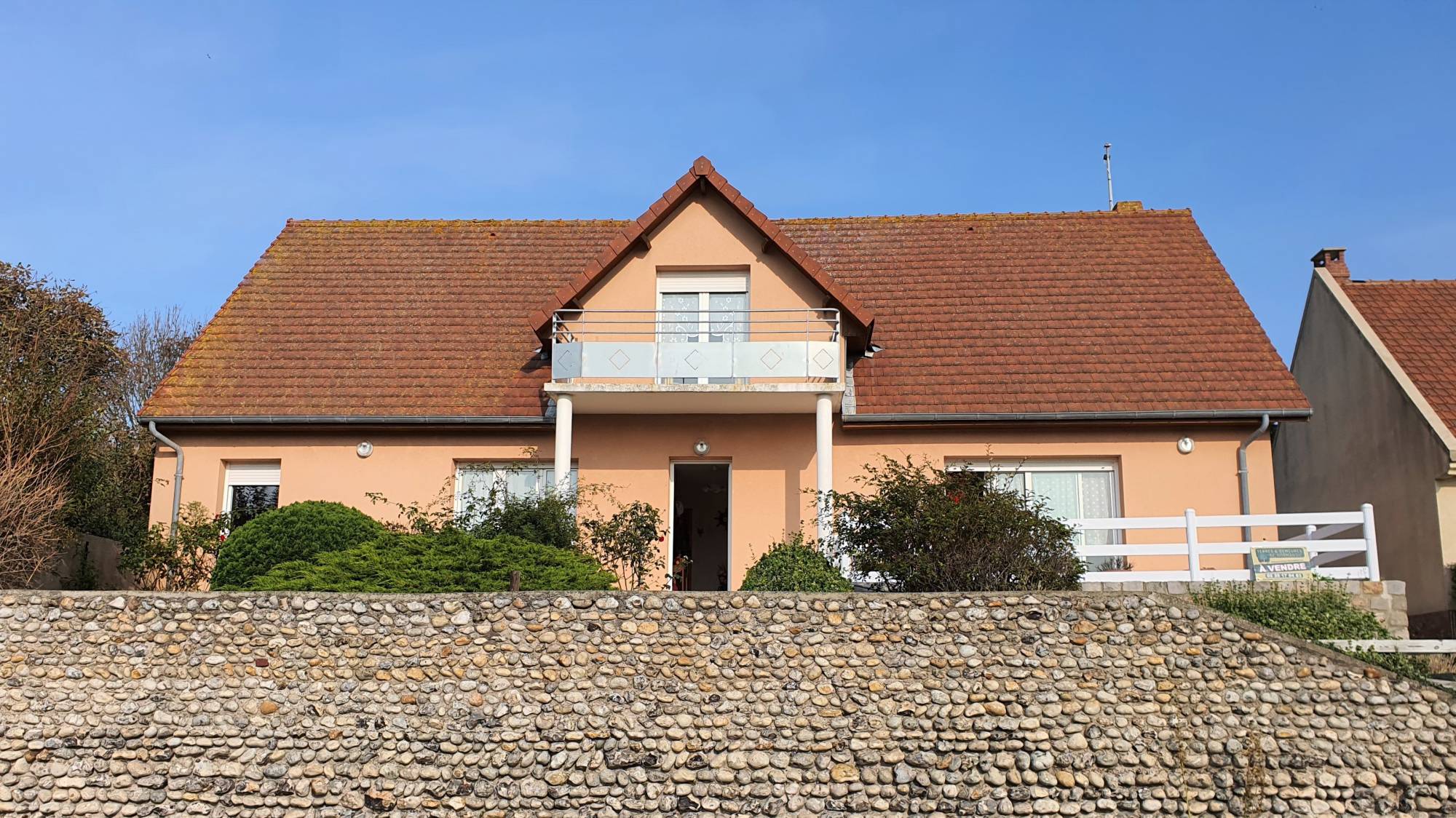 A vendre spacieuse Villa à rafraîchir de 185 m² habitables, 3/4 chambres, à proximité immédiate de la mer, 76910 Criel sur Mer, en Seine-Maritime (76)