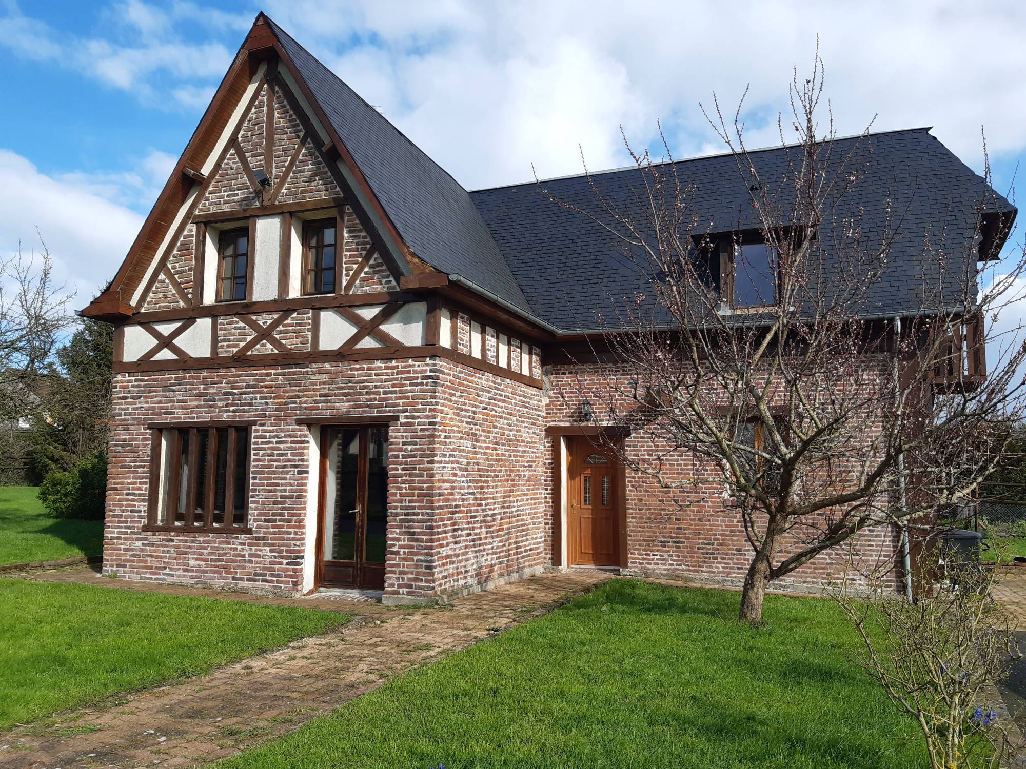 Maison en briques et colombages, région Lisieux, Calvados 14