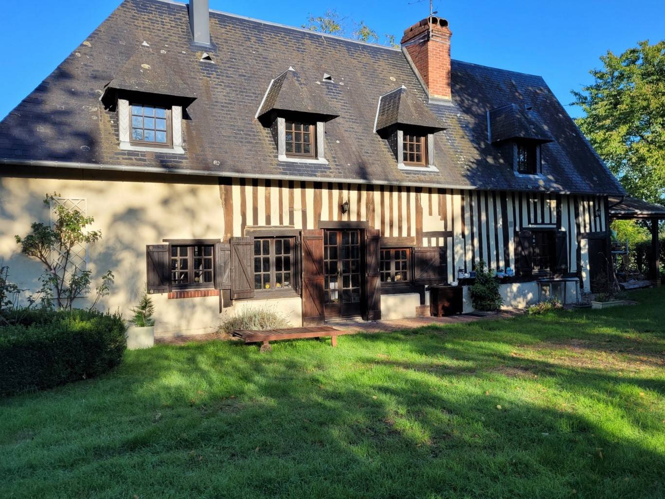  Acquisition d'une Maison normande de caractère édifiée sur un jardin de 2 867 m², dans la région de Lisieux 14100