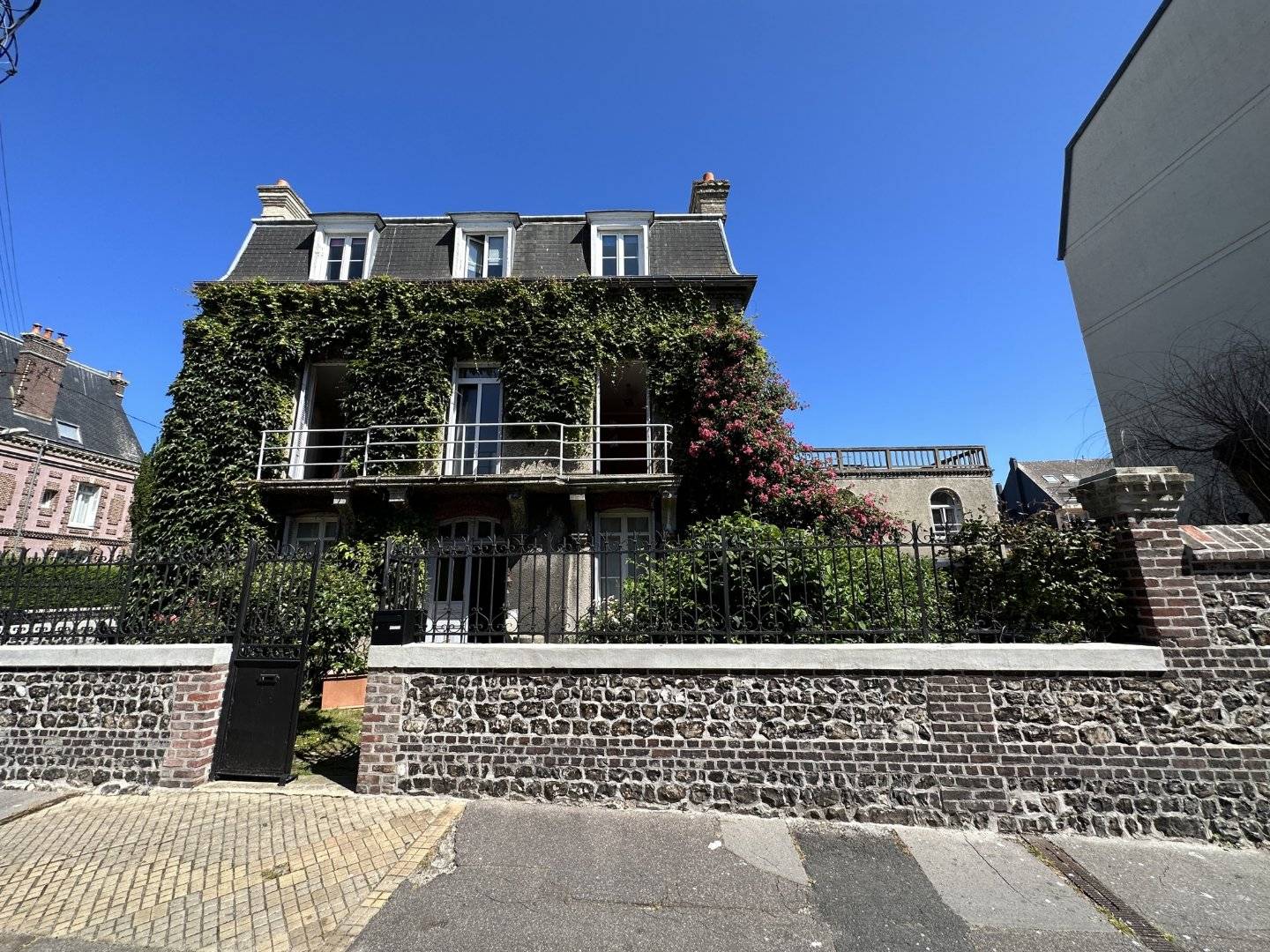 A vendre magnifique propriété située au cœur de Dieppe, en Normandie.