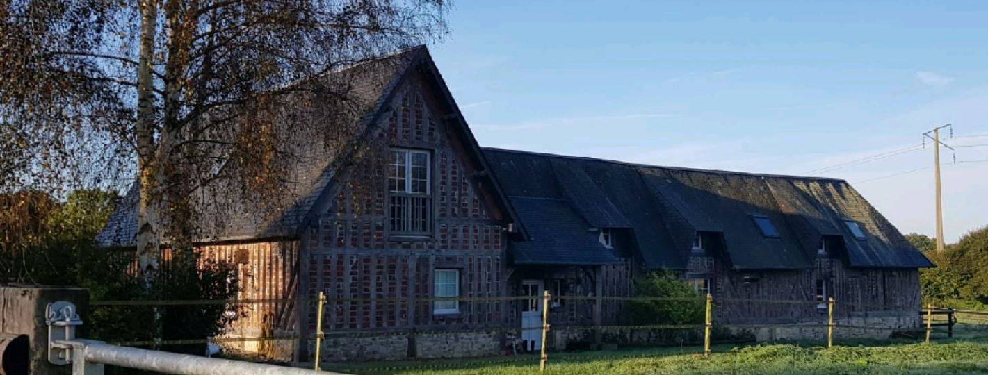 A vendre dans le pays d'Auge, belle maison normande avec structure équestre