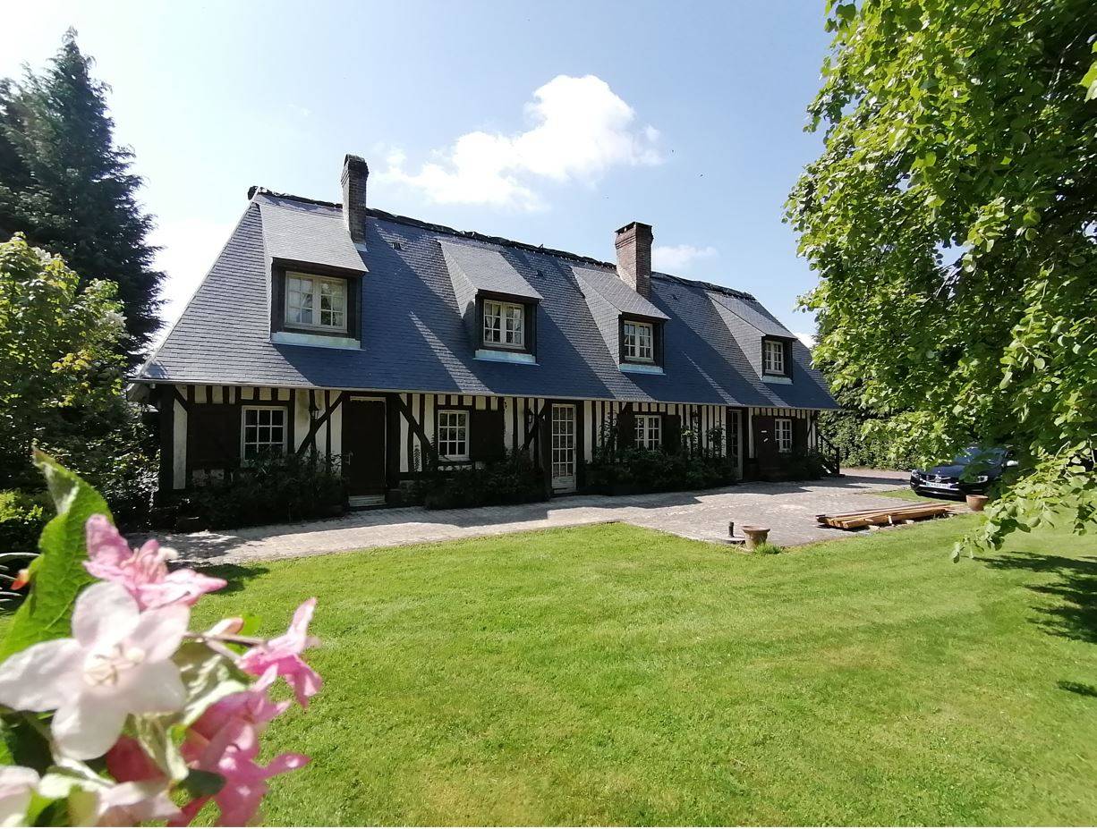 En vente à 10 min de Cormeilles 27260 et 5 min. des commerces, vaste maison normande avec dépendance et terrain paysagé de 4 908 m².
