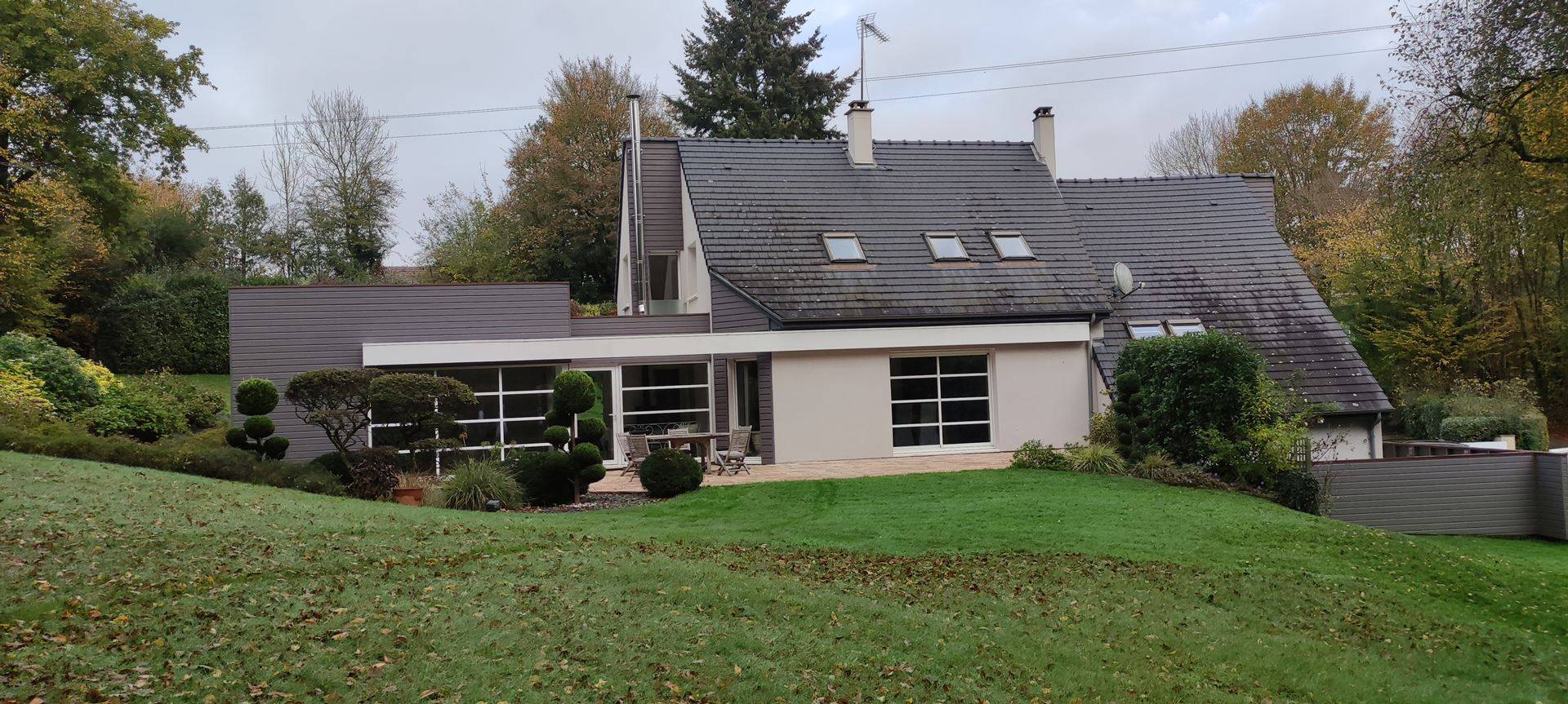 Acquisition d'une Maison d'Architecte installée sur un parc paysagé de 6 555 m², dans le secteur de Bernay 27300