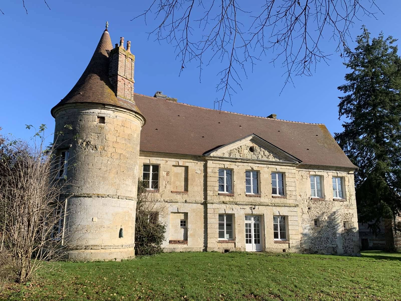  A vendre Château en pierres des XVème et XVIIIème siècles avec parc de 1Ha 28a, entre LISIEUX 14100 et ORBEC 14290
