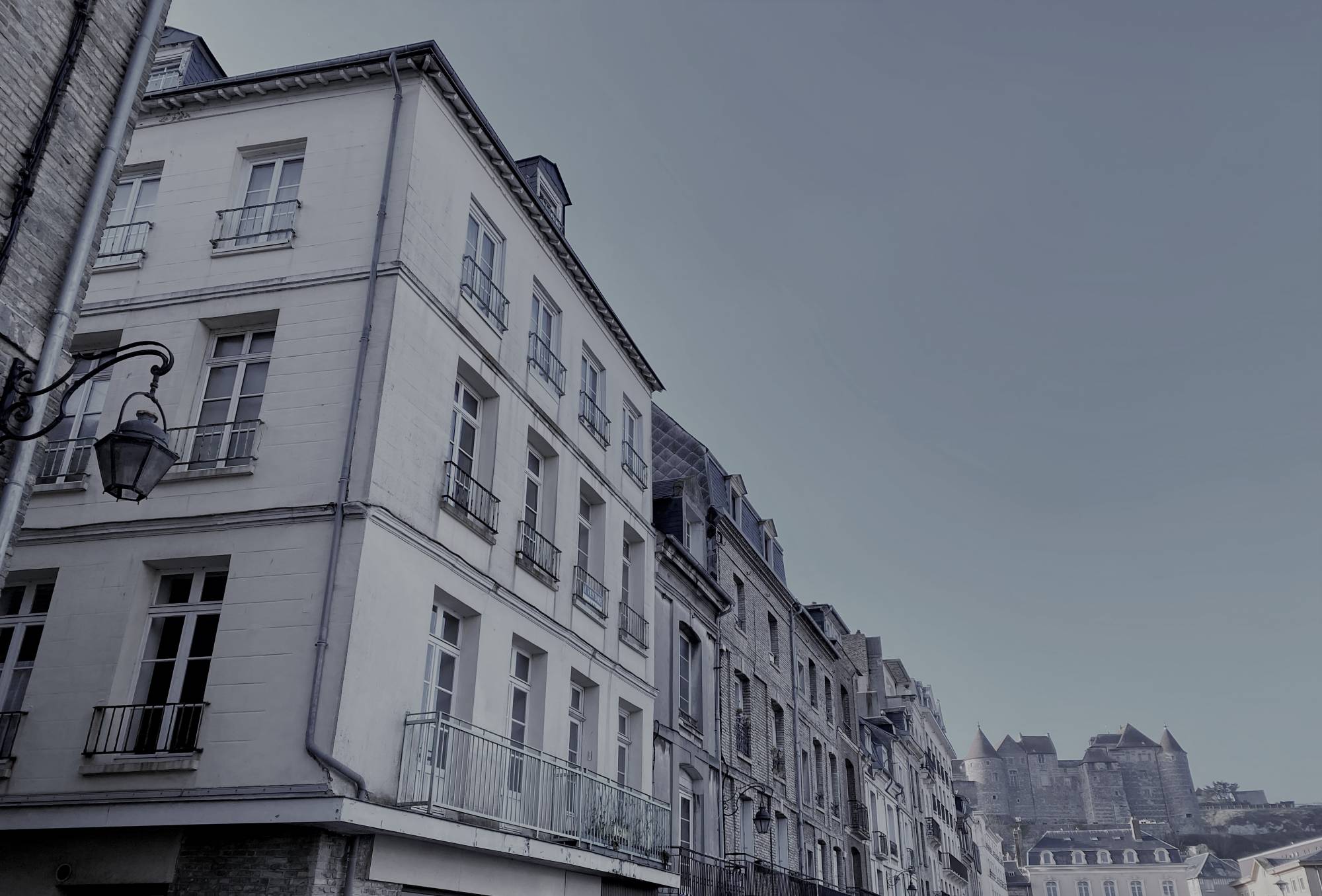 Appartement loué et meublé de 42.43m² carrez, en centre ville de Dieppe, avec échappée mer, Normandie (76).