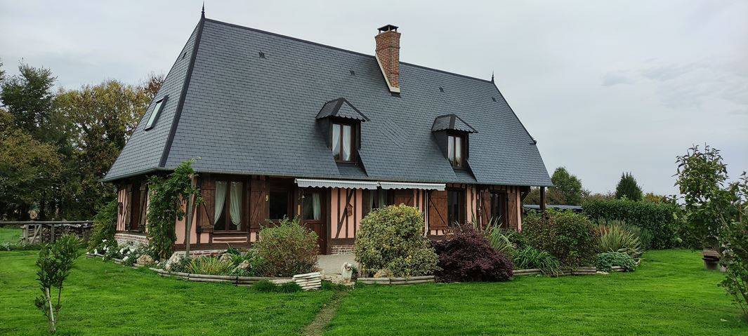  A acquérir, Maison en colombages posée sur un terrain de plus d'un hectare avec dépendances, dans la région de Lieurey 27560