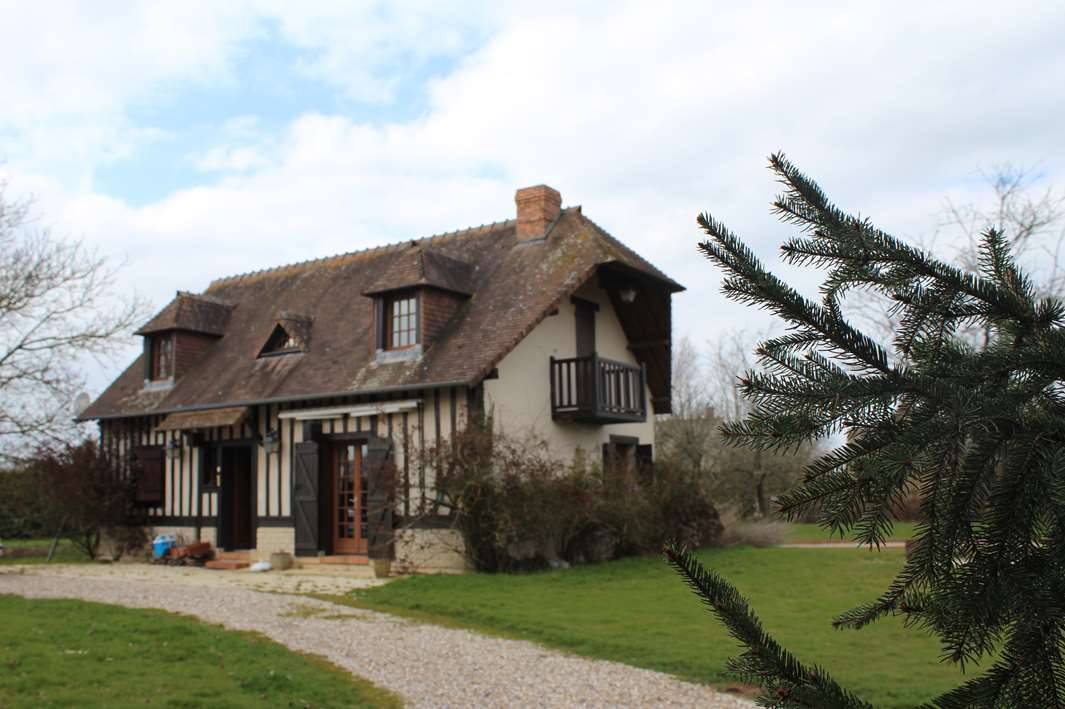Acquisition d'une Maison Normande et ses annexes, sur presque 2 hectares de terrain,  proche des commodités de Beuzeville 27210.