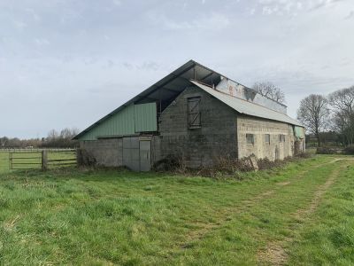 Achat d'un Domaine Équin avec bâtiments normands, bâtis sur une parcelle de terrain de presque 20 hectares, dans la région du Calvados 14.