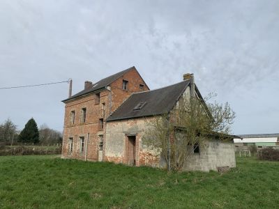 L’Agence Immobilière Terres et Demeures de Normandie située à Lisieux 14100, 41 avenue Victor Hugo, vous propose de venir découvrir dans l'un des plus beaux villages du PAYS D'AUGE avec tous ses commerces, à 10 mn au Nord de LISIEUX 14100 et moins de